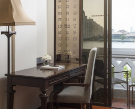 Двухместный номер Riverfront Deluxe (2 отдельные кровати) в Anantara Riverside Bangkok Resort