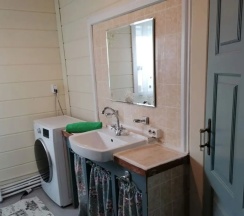 Двухместный коттедж с 4 комнатами с балконом двуспальная кровать в Уютный дом на Родине Деда Мороза