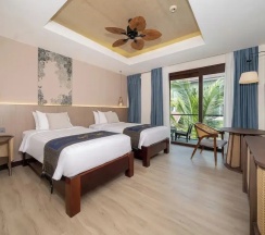 Двухместный номер Deluxe с балконом и с видом на бассейн 2 отдельные кровати в Howard Johnson by Wyndham Phuket Naiyang