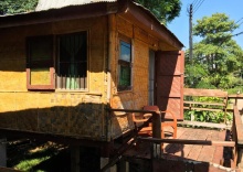 Шале в Golden Hut -Chill Bungalows in town黄金泰式传统独栋小屋