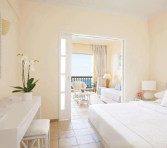 Номер семейный с частичным видом на море в Grecotel Marine Palace & Aqua Park