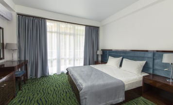 Двухместный номер Standard с балконом двуспальная кровать в Sunrise Garden Hotel