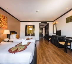 Двухместный номер с видом на бассейн двуспальная кровать в Princess Kamala Beachfront Hotel