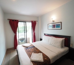 Двухместный номер Deluxe с балконом двуспальная кровать в Andaman Legacy Guest House
