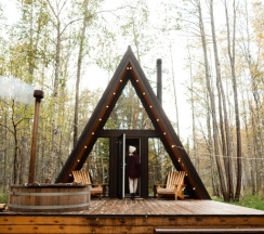 Коттедж c 1 комнатой с красивым видом из окна в Deep Lake House