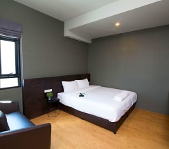 Двухместный номер Superior двуспальная кровать в The Arbern Hostel x Bistro