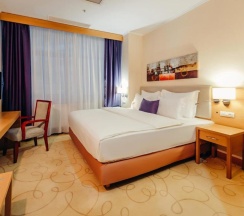 Апартаменты с видом на город в Dedeman Oskemen Hotel