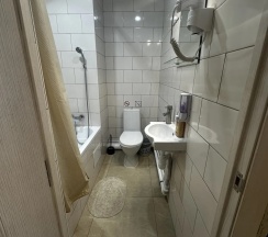 Трехместный номер с 3 односпальными кроватями с видом на сад в Express