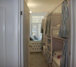 Кровать в общем номере (женский номер) в Рус