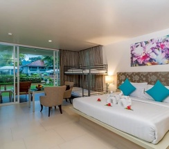 Трёхместный номер Deluxe с балконом в The Briza Beach Resort Khaolak