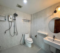 Люкс с видом на море в The Beach Front Resort Pattaya  - SHA Plus