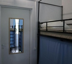 Кровать в общем номере с 2-двухъярусными кроватями в Отель на Тимирязевской