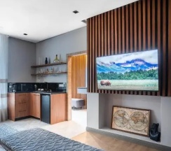 Люкс с 2 комнатами с балконом и с красивым видом из окна в Apart hotel Colibri