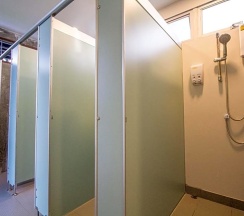 Кровать в общем номере в Ducati Bike Box Hostel