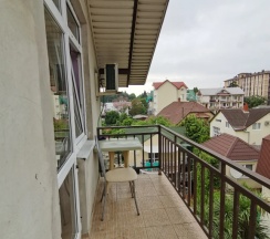 Пятиместный семейный номер Standard с балконом и с красивым видом из окна в Жемчужина