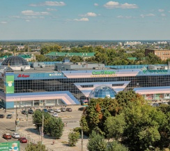Четырёхместный люкс Executive с балконом и с красивым видом из окна в Апартаменты Плеханова 14