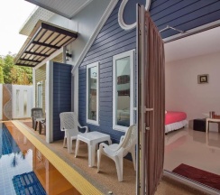 Семейный номер Standard с видом на бассейн в Maikhao Home Garden Bungalow