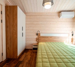 Четырёхместное шале с 2 комнатами с красивым видом из окна в Топорок