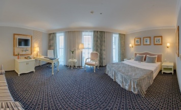 Двухместный Junior Suite with Sofa двуспальная кровать в Kazzhol Astana