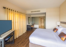 Люкс Deluxe с видом на бассейн в Deevana Plaza Phuket