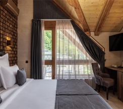 Делюкс с балконом и видом на горы в Stellar collection chalet, Krasnaya Polyana