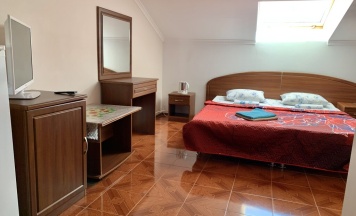 Двухместный номер Standard с балконом и с красивым видом из окна двуспальная кровать в Посейдон