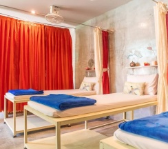 Кровать в общем номере в OYO 617 Tira Hostel chalong Phuket