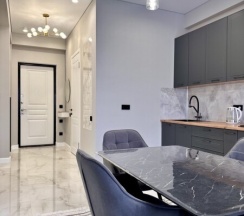 Двухкомнатная квартира с дизайнерским ремонтом в Как дома 05