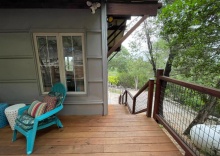 Семейный люкс с балконом в Lake Austin Luxury Guesthouse Cabin & Suite Retreat