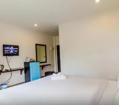 Двухместный номер Superior двуспальная кровать в Baan Yuyen Karon Guesthouse