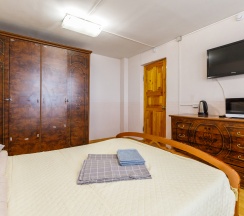 Улучшенный 2х комнатный 4-х местный номер (двухспальная кровать)  в Алмаз