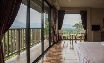 Двухместный номер Standard с видом на горы двуспальная кровать в Thanburi Resort