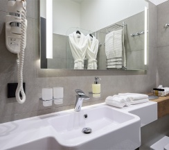 Стандартный номер с кроватью размера "Queen-size" №6 в Underwood Hotel