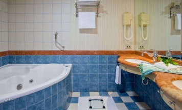 Двухместный полулюкс Cadim двуспальная кровать в Herods Palace Hotel
