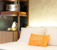 Четырёхместный семейный номер Standard в Dash Living on Prat
