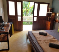 Двухместный номер Standard с балконом двуспальная кровать в Slow Life Sabaidee Pai Bed & Breakfast