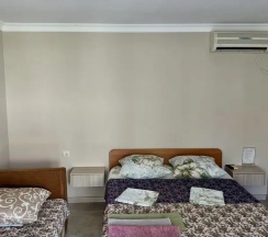 Трёхместный номер Economy с балконом в Maryslav