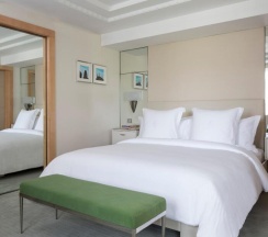 Двухместный люкс Mayfair двуспальная кровать в Four Seasons Hotel London at Park Lane