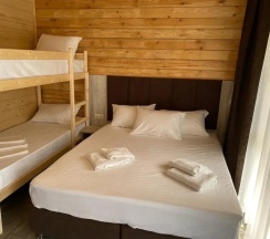 Четырёхместный номер Superior с балконом в Дача