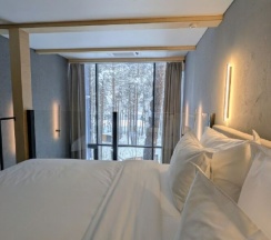 Двухэтажный номер люкс  36м²  в панорамном  триплексе для 2-4 гостей в Август