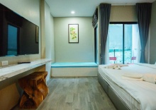 Двухместный номер Standard с балконом двуспальная кровать в Triple L Hotel Patong Beach