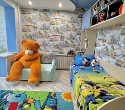 Трёхместные апартаменты с балконом и с видом на город в Квартира У метро Пушкинская