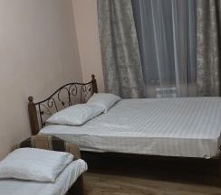 Комната стандарт с 3 односпальными и 3 двуспальными кроватями в Саймон