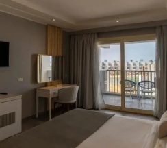 Двухместный люкс Posh Club Executive Jacuzzi двуспальная кровать в Sunrise Crystal Bay Resort