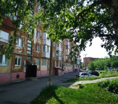Четырёхместные апартаменты с балконом и с видом на город в Квартира Калина на Кирова