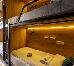 Общий 6-местный номер Std room в Caps hotel