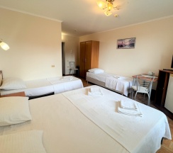 4х местный стандарт с французским балконом в Морская волна