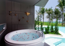 Двухместный номер Pool Access Grand с видом на море двуспальная кровать в La Vela Khao Lak