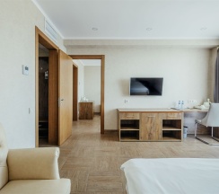 Фэмили Сьюит с балконом боковой вид на море. Корпус 1 в Amza Парк