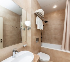 Двухкомнатный с балконом в Adriatic